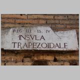 2184 ostia - regio iii - insula iv - caseggiato trapezoidale (iii,iv,1) - schild.jpg